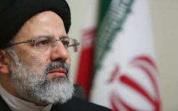 حجت الاسلام رئیسی بر مزار پدر