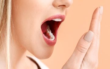 علت بوی بد دهان چیست؟ 18 روش برای رفع بوی بد دهان