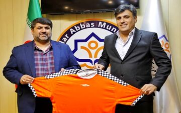 قرارداد سرمربی شهرداری بندرعباس تمدید شد