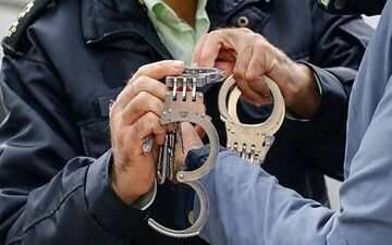 کشف 57 قبضه سلاح کمری از یک دستگاه موتور سیکلت 