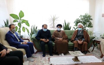 دیدار نماینده ولی فقیه در استان و مدیرکل بنیاد استان ایلام با خانواده های معظم شهدای سلامت