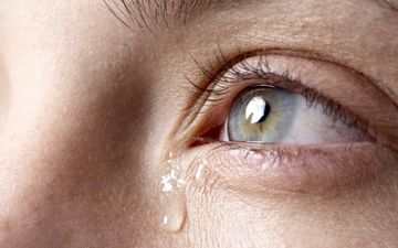 پشیمانی زن مطلقه از روابط گناه‌آلود: می‌خواستم خودکشی کنم
