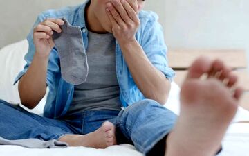 از بین بردن بوی بد کفش و پا با چند روش فوری و کاربردی