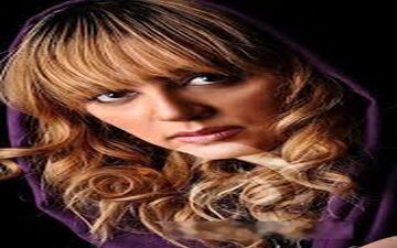 پوشش و ظاهر لیلا برخورداری، کنار سفره هفت سین