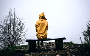 افسردگی زمستانی: علائم، راهکارها و پیشگیری
