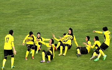  برگزاری آخرین بازی لیگ برتر فوتبال بانوان/ آینده‌سازان با شکست قشقایی قهرمان شد 