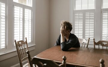 افسردگی فقط یک بیماری روحی نیست: کشف تکان‌دهنده پیوند مستقیم با دیابت و سکته!