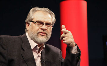 آب زمزم مکه و صحبت های جنجالی نادر طالب زاده/ آیا آب زمزم سرطان زاست؟ 
