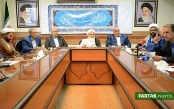 دیدار استاندار کرمانشاه و اعضای شورای اداری با نماینده ولی فقیه در استان به روایت تصویر