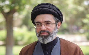 رهبر معظم انقلاب: خمینی کبیر و خامنه‌ای شهید آمادگی ملت را احیا کردند 