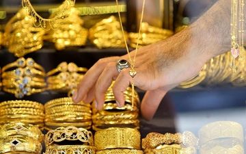 طلا نخرید، ارزان می‌شود!