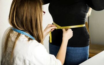 اگر می‌خواهید شکم تخت و صافی داشته باشید دور این مواد غذایی را خط بکشید