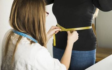 اگر می‌خواهید شکم تخت و صافی داشته باشید دور این مواد غذایی را خط بکشید