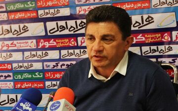 روی پیشانی‌ام نوشته شده، دسته سومی، نهمی و سیزدهمی استقلال!