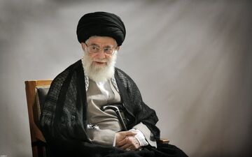 
دست نوشته رهبر انقلاب در تجلیل از شهید نواب صفوی از سوی دفتر حفظ و نشر آثار حضرت آیت الله خامنه‌ای  منتشر شد
