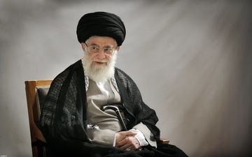 
دست نوشته رهبر انقلاب در تجلیل از شهید نواب صفوی از سوی دفتر حفظ و نشر آثار حضرت آیت الله خامنه‌ای  منتشر شد
