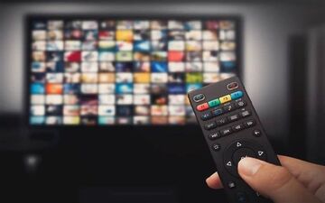 برنامه های تلویزیون در روز ۱۵ فروردین