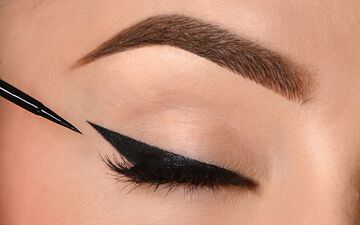 آرایش چشم حرفه‌ای در 5 دقیقه، با این ترفندها + آموزش ساده