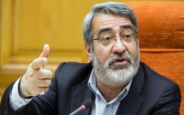 ابراز نگرانی وزیر کشور از آمار انبارهای هلال احمر
